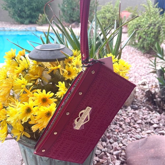 JUICY COUTURE Vibrant Red Embossed Wristlet with Gold Hardware  NWT ($45 Retail) - Picture 4 of 8